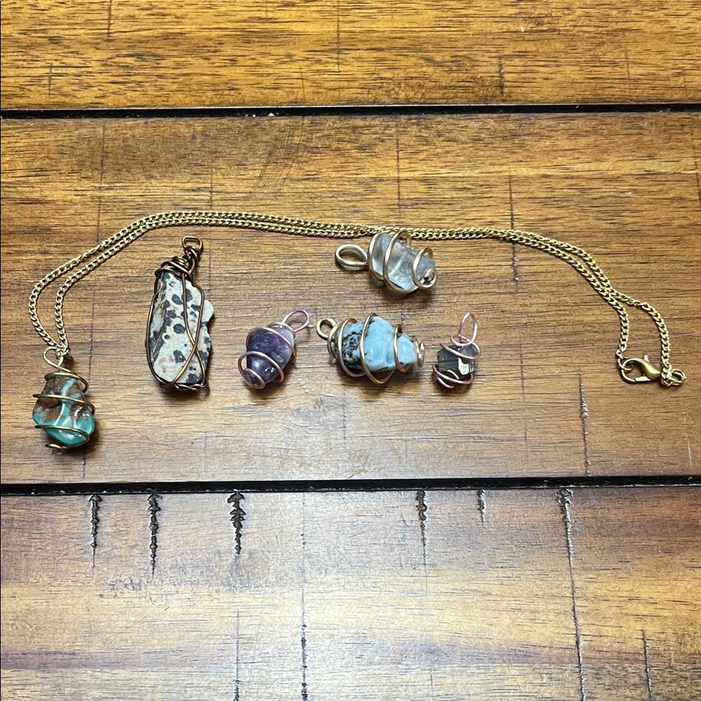 Elegant Multi-Stone Pendant Necklace